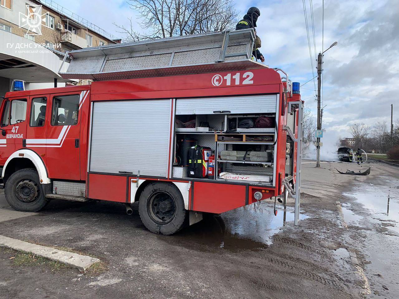 Оккупанты ударили по Волчанску на Харьковщине, загорелось авто: есть погибшая и пострадавшая. Фото