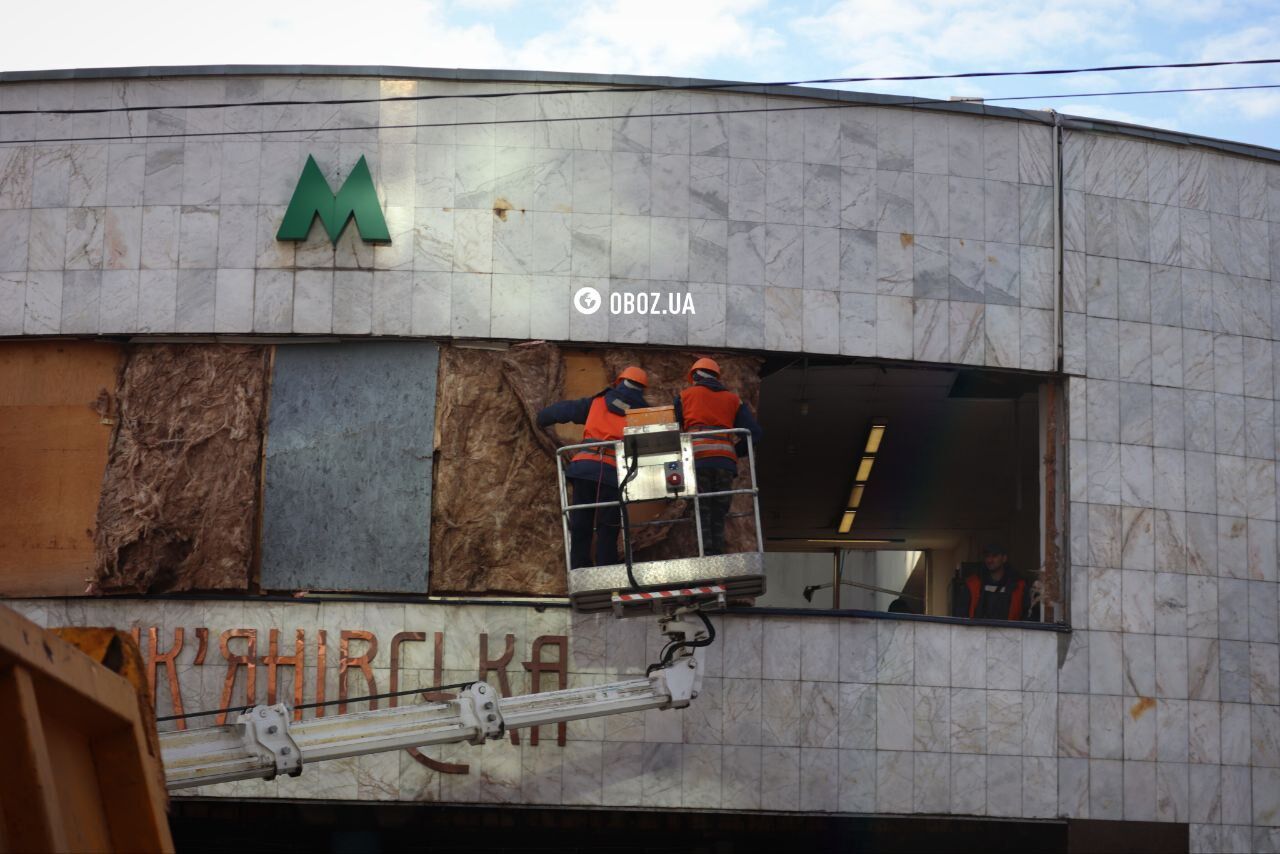 В Киеве прогремели взрывы, повреждены склады и здание станции метро "Лукьяновская": есть погибшие и пострадавшие. Фото
