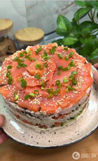Суші-торт для вечері: чудовий аналог звичної страви, який легко приготувати вдома