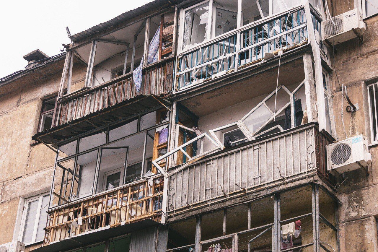 Балконы повредило взрывной волной