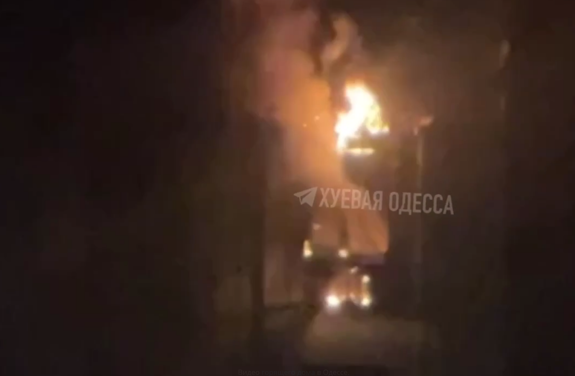 Россияне атаковали Одессу "Шахедами": обломки сбитого дрона попали в жилой дом. Фото и видео