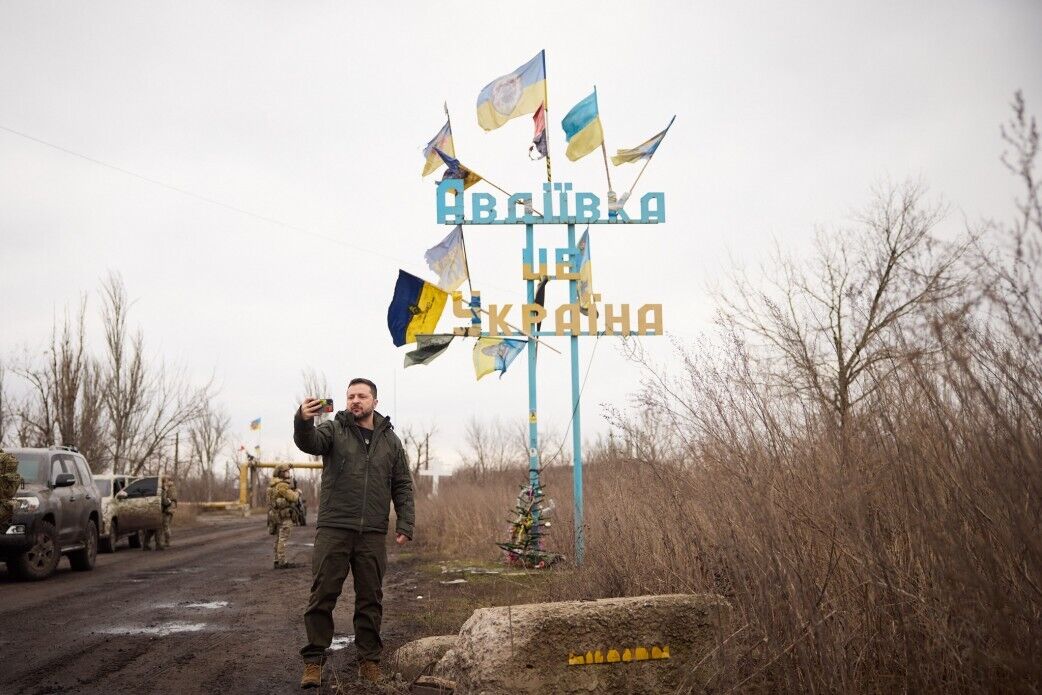 "Тут виборюється життя": Зеленський відвідав позиції ЗСУ в Авдіївці. Відео