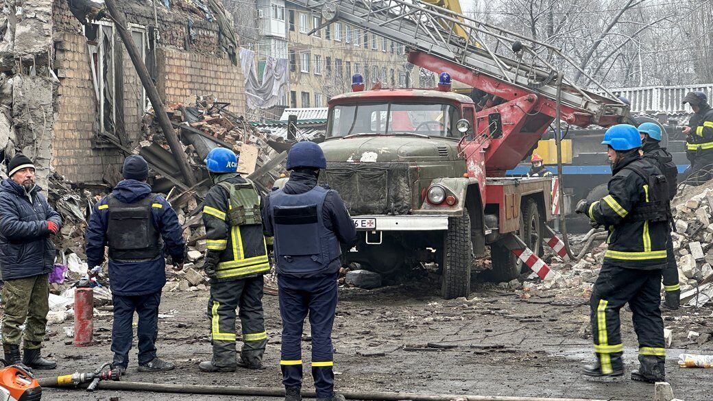 Семью с 8-летним ребенком не нашли: в Новогродовке завершили разбор завалов дома, в который попала вражеская ракета