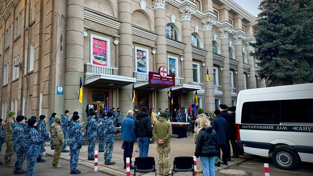 Віддав життя за Україну: в Одесі попрощалися з бійцем Нацгвардії, який загинув біля Роботиного. Фото