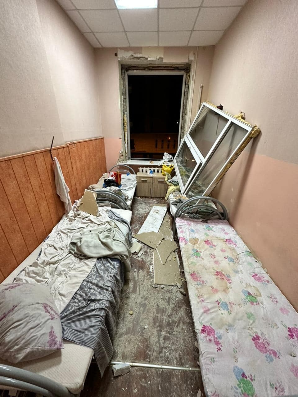 Війська РФ ударили по готелю, житлових будинках та адмінбудівлях у центрі Харкова: багато поранених. Всі деталі