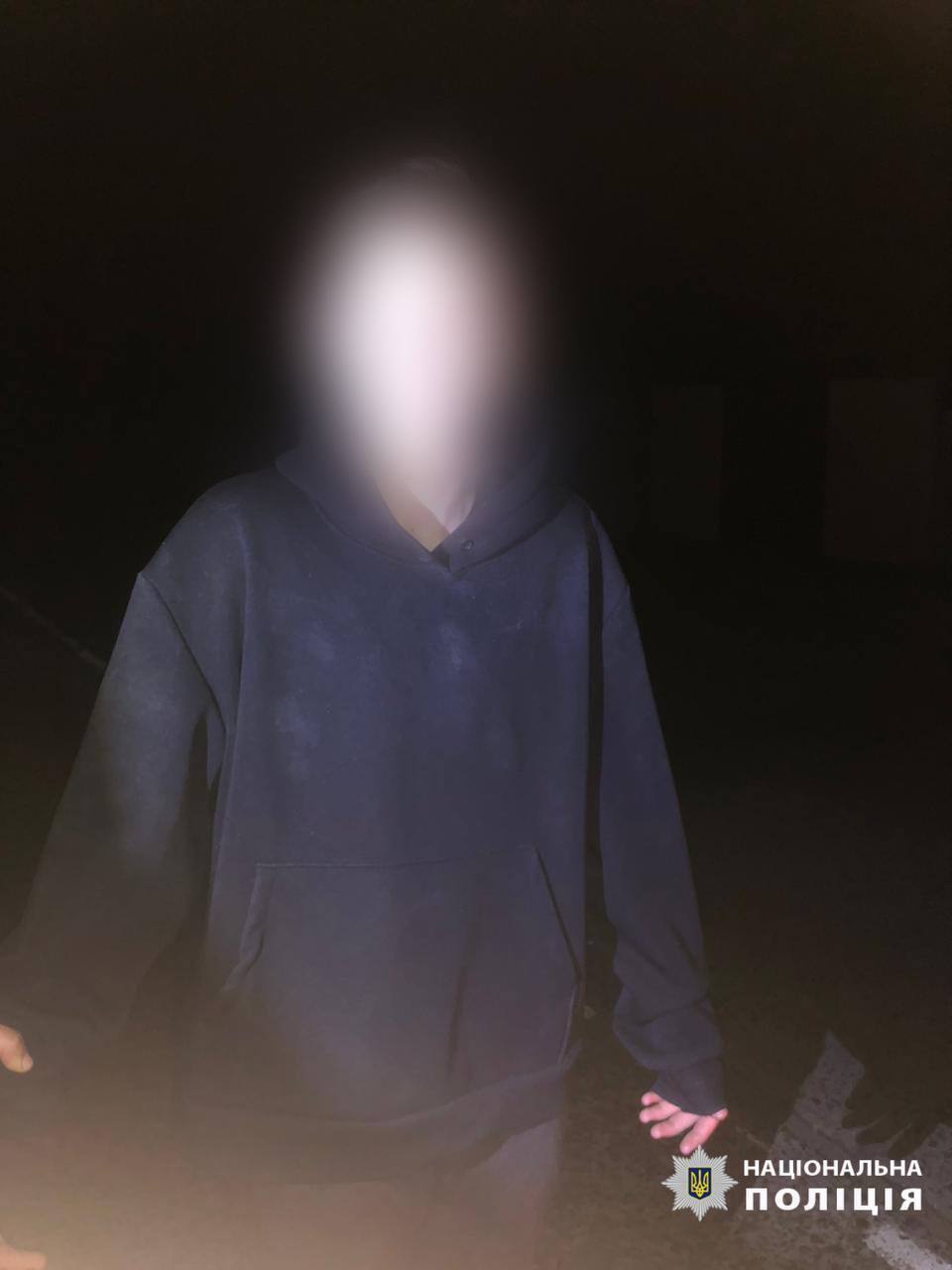 На Київщині 15-річний хлопець під час конфлікту підірвав гранату у під’їзді будинку: є постраждалі. Фото
