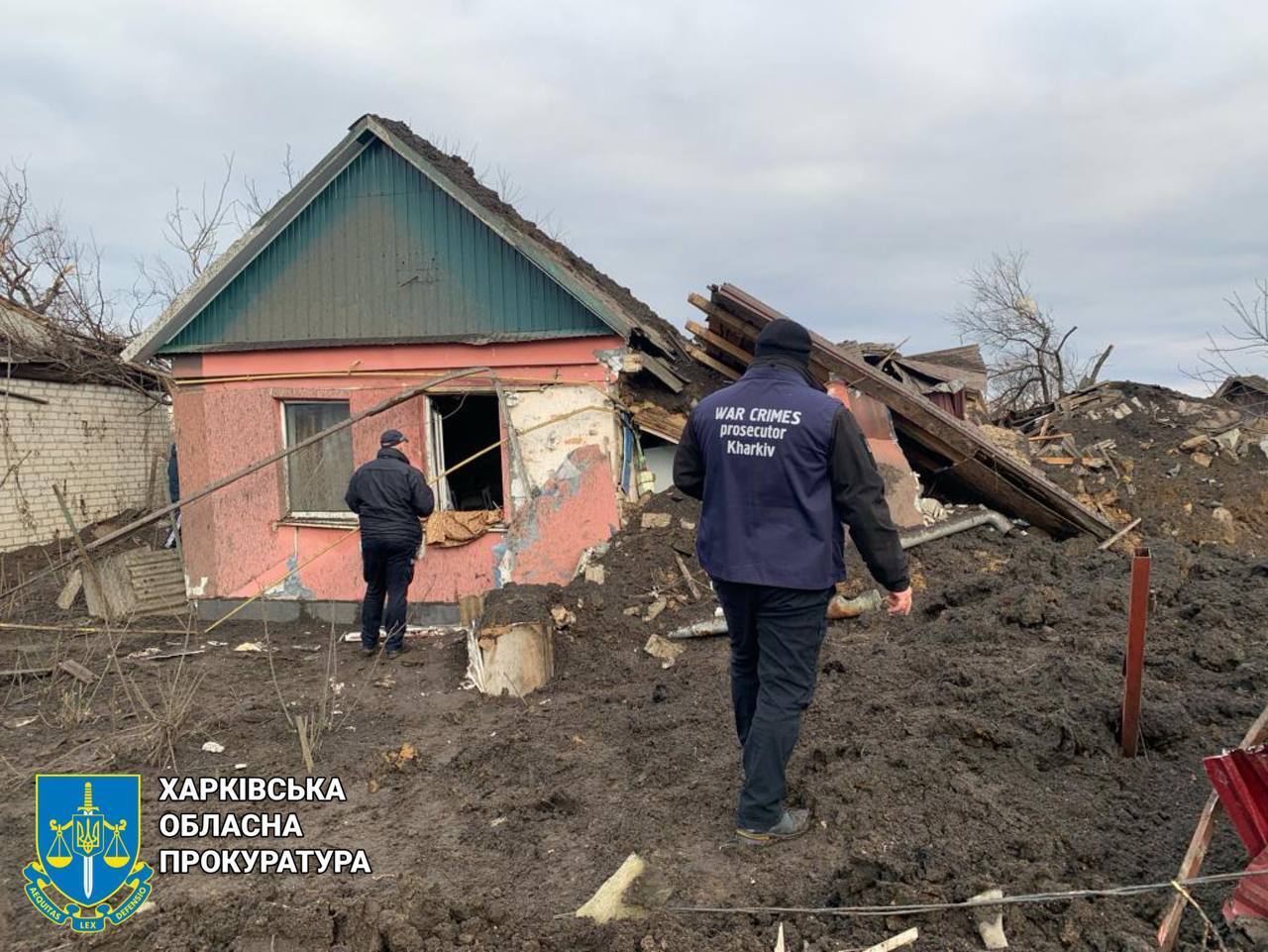 На Харківщині після обстрілів з-під завалів витягли тіла двох загиблих