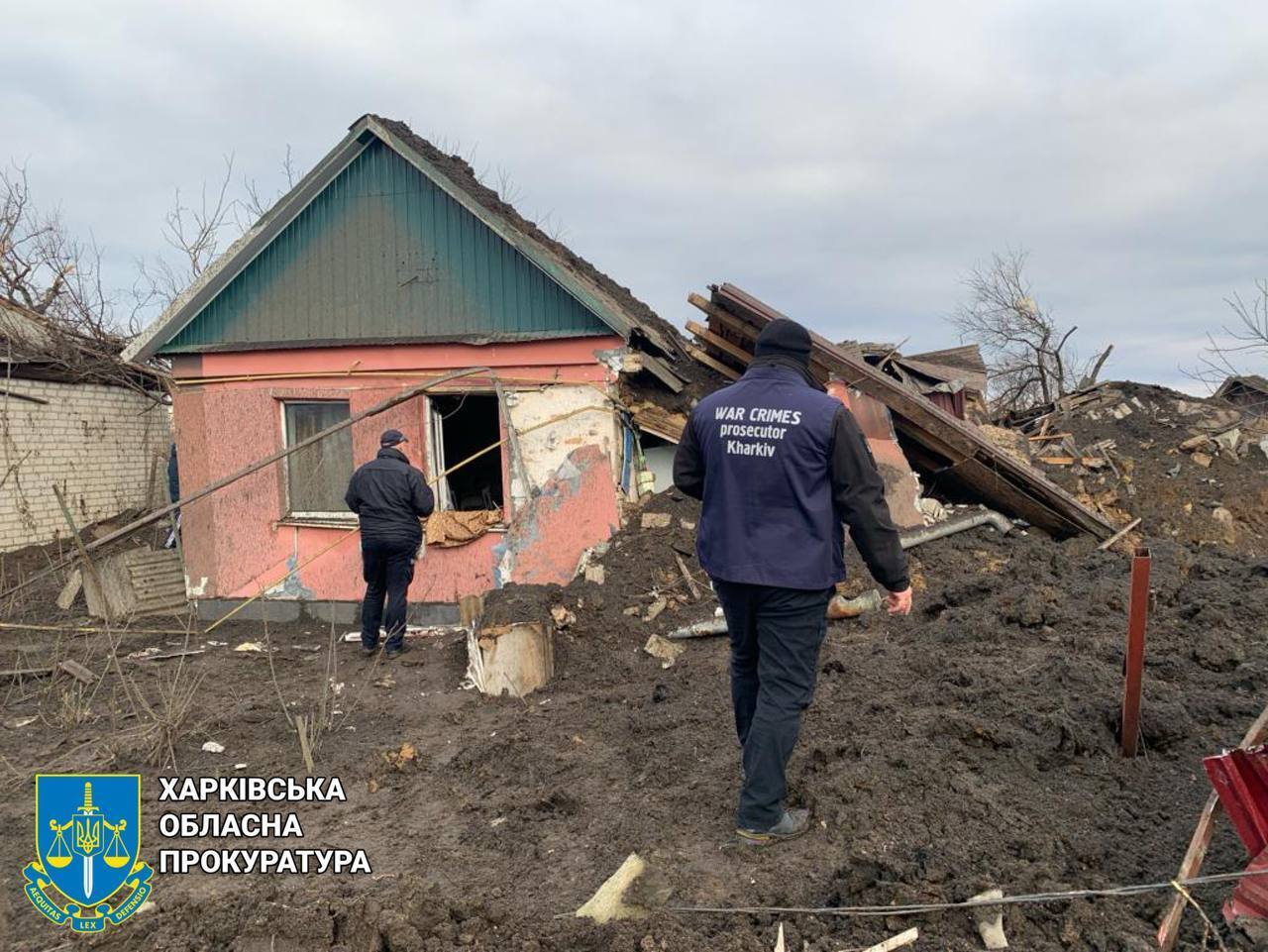 В Харьковской области после обстрелов из-под завалов извлекли тела двух погибших