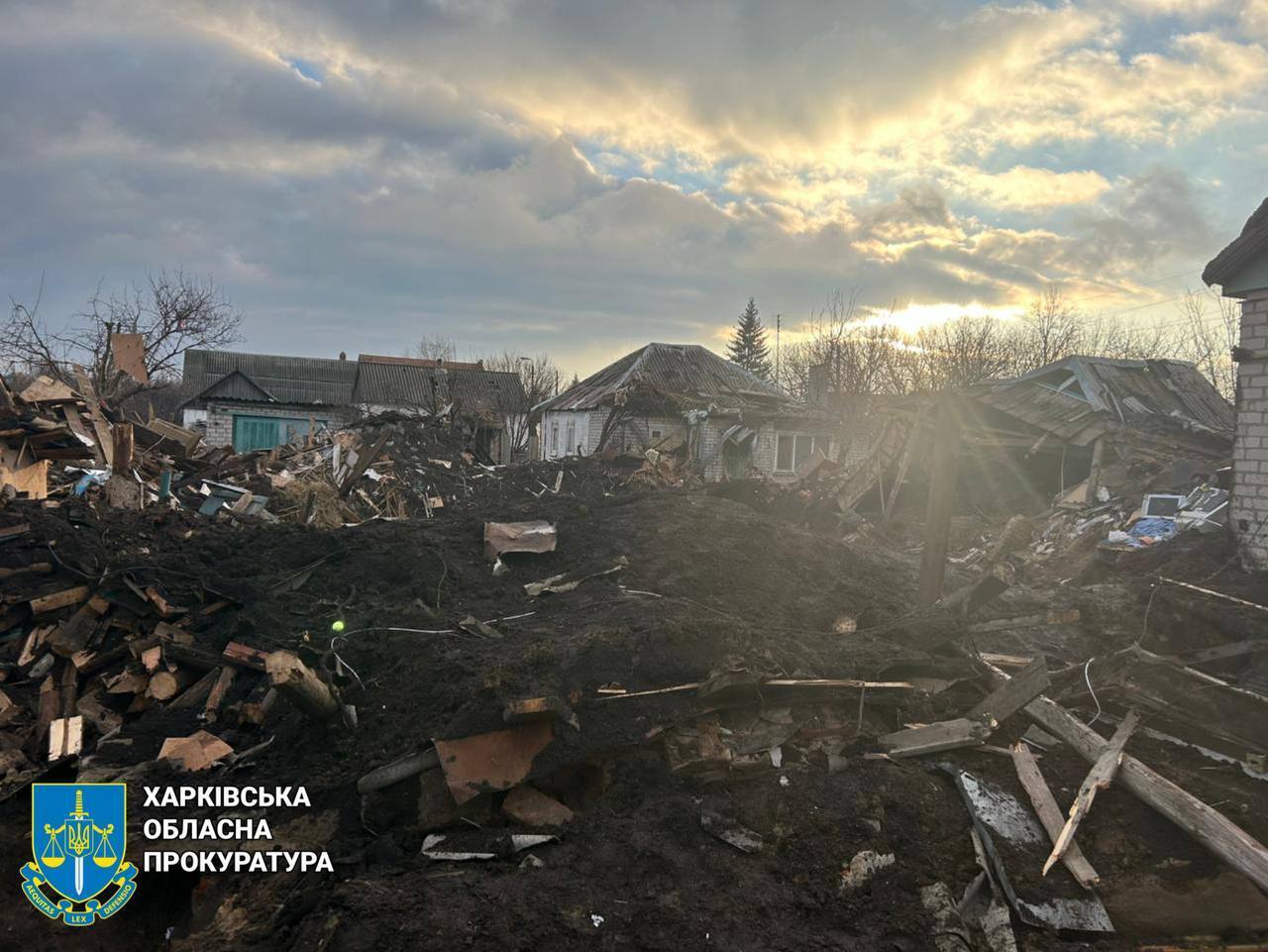 На Харківщині після обстрілів з-під завалів витягли тіла двох загиблих