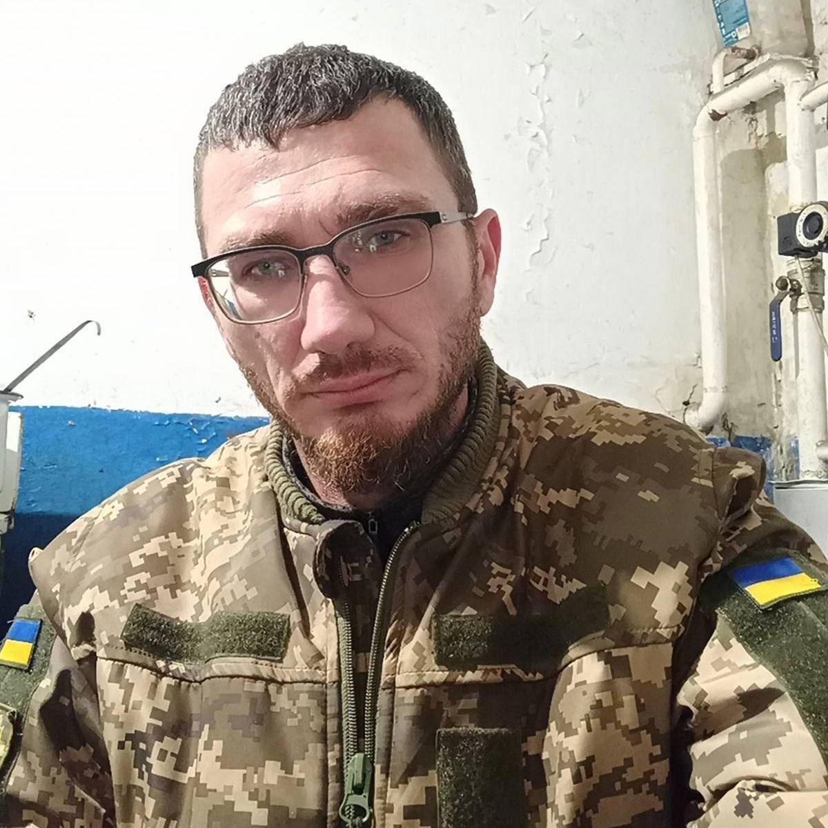 Воював з перших днів вторгнення: на Київщині попрощаються із військовим Сергієм Кравченком