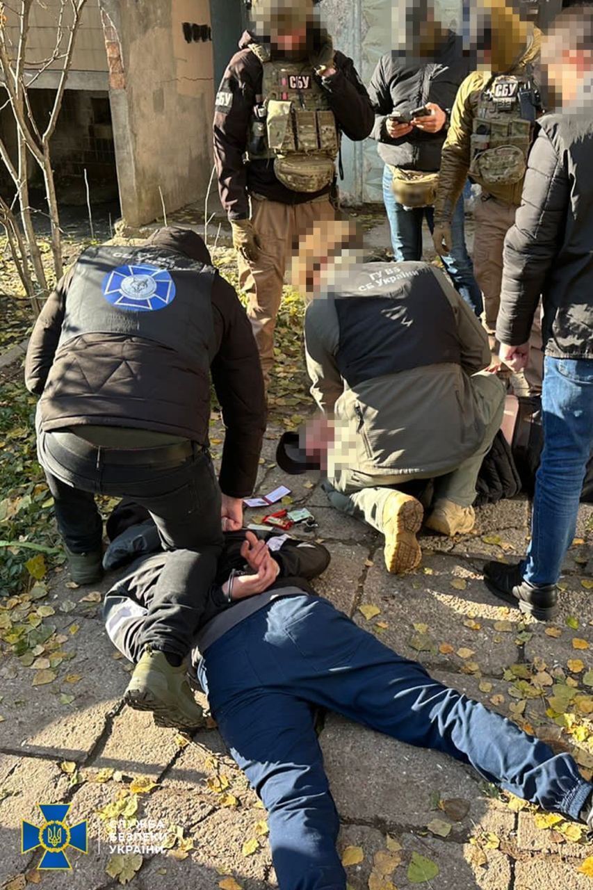 Выдавали себя за правоохранителей: СБУ разоблачила на Одесщине рэкетиров, которые требовали "дань" с уклонистов. Фото