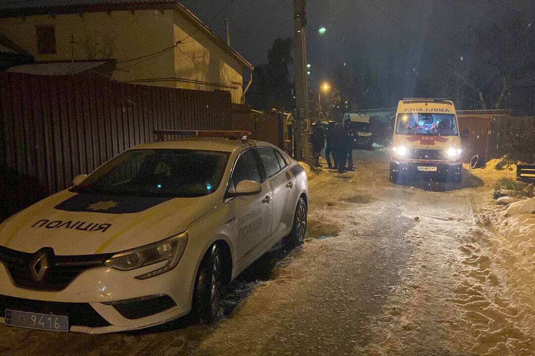 В Киеве из-за взрыва гранаты во дворе собственного дома погиб мужчина: полиция расследует умышленное убийство. Фото