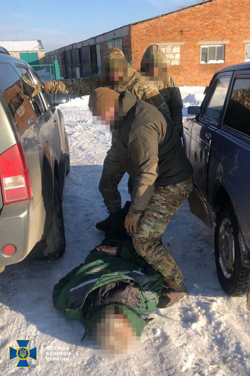 СБУ затримала ексчиновника на Сумщині, який виявився агентом РФ: для контакту з куратором навіть пройшов "полон". Фото 