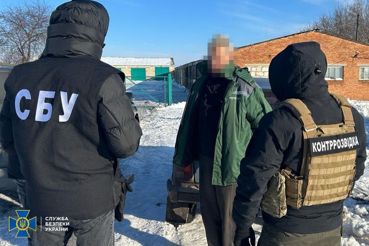 СБУ затримала ексчиновника на Сумщині, який виявився агентом РФ: для контакту з куратором навіть пройшов "полон". Фото 