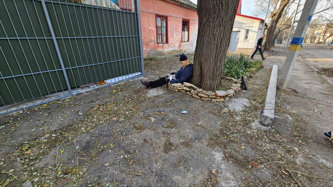 Оккупанты ударили по Херсону: два человека погибли, есть раненые. Фото