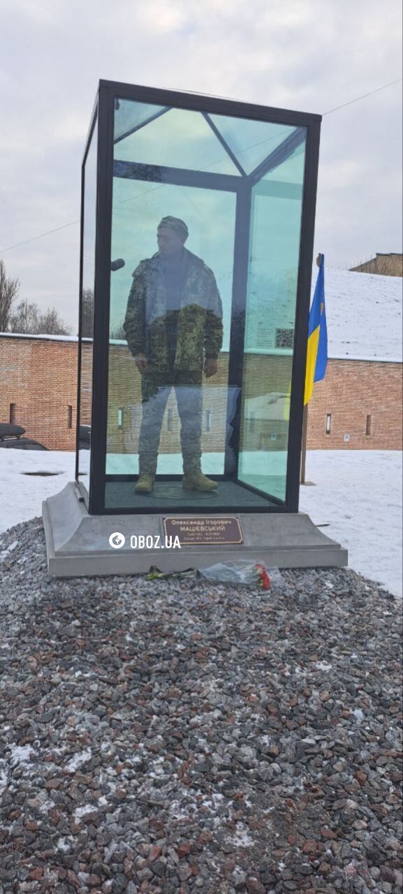 У Києві відкрили пам’ятник воїну Мацієвському, якого розстріляли росіяни: його мати зворушила промовою. Фото і відео