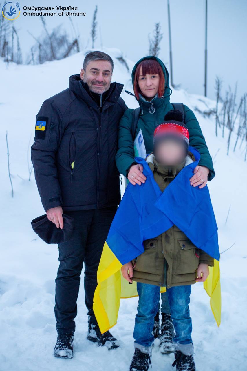 Украина вернула еще восемь детей, похищенных оккупантами. Фото