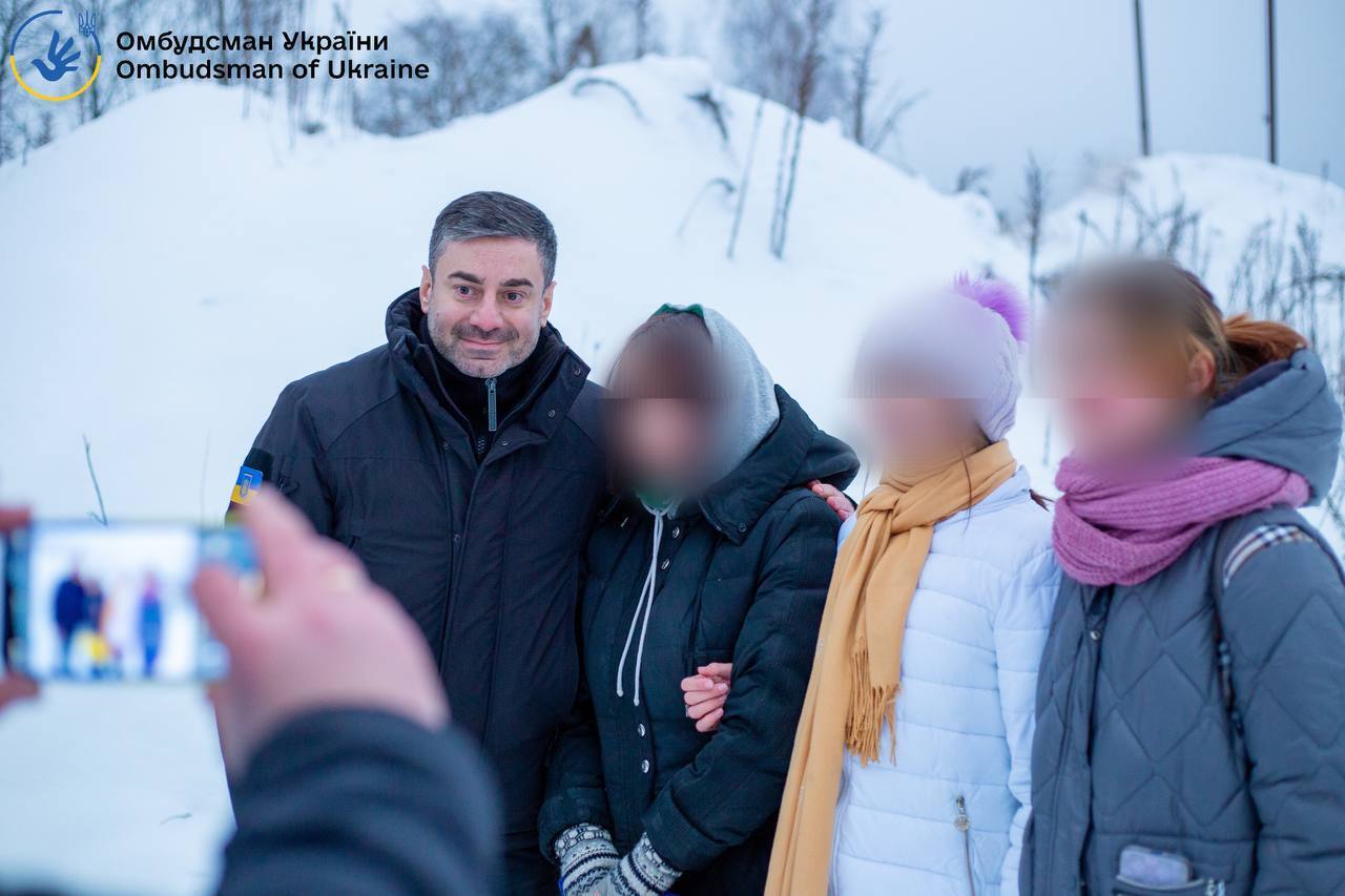 Україна повернула ще вісім дітей, викрадених окупантами. Фото