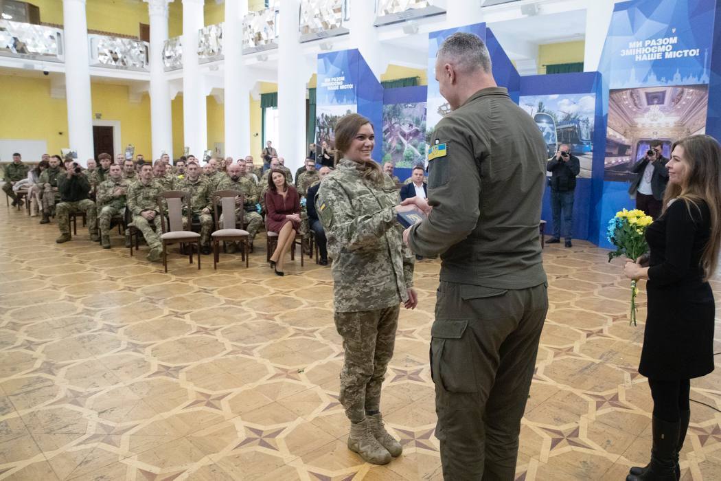 "Захищаєте європейське майбутнє нашої держави": Кличко в День ЗСУ привітав та нагородив військовослужбовців. Фото