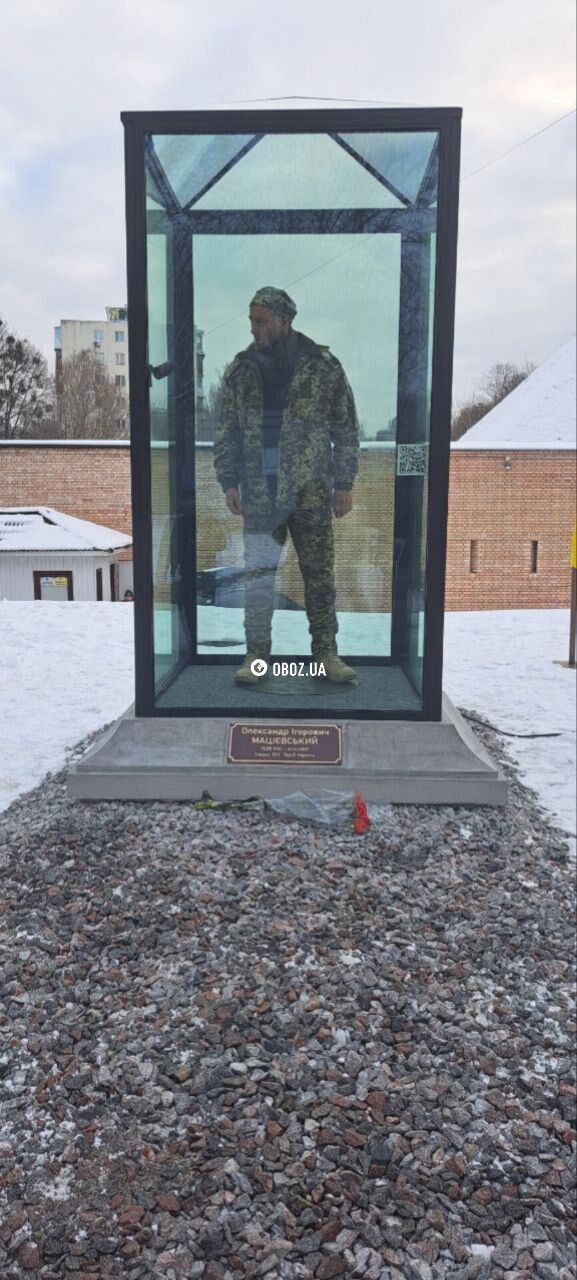 В Киеве открыли памятник воину Мациевскому, расстрелянному россиянами: его мать тронула речью. Фото и видео