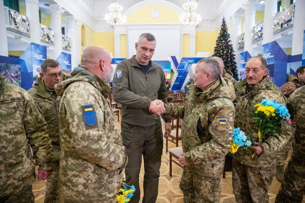 "Захищаєте європейське майбутнє нашої держави": Кличко в День ЗСУ привітав та нагородив військовослужбовців. Фото