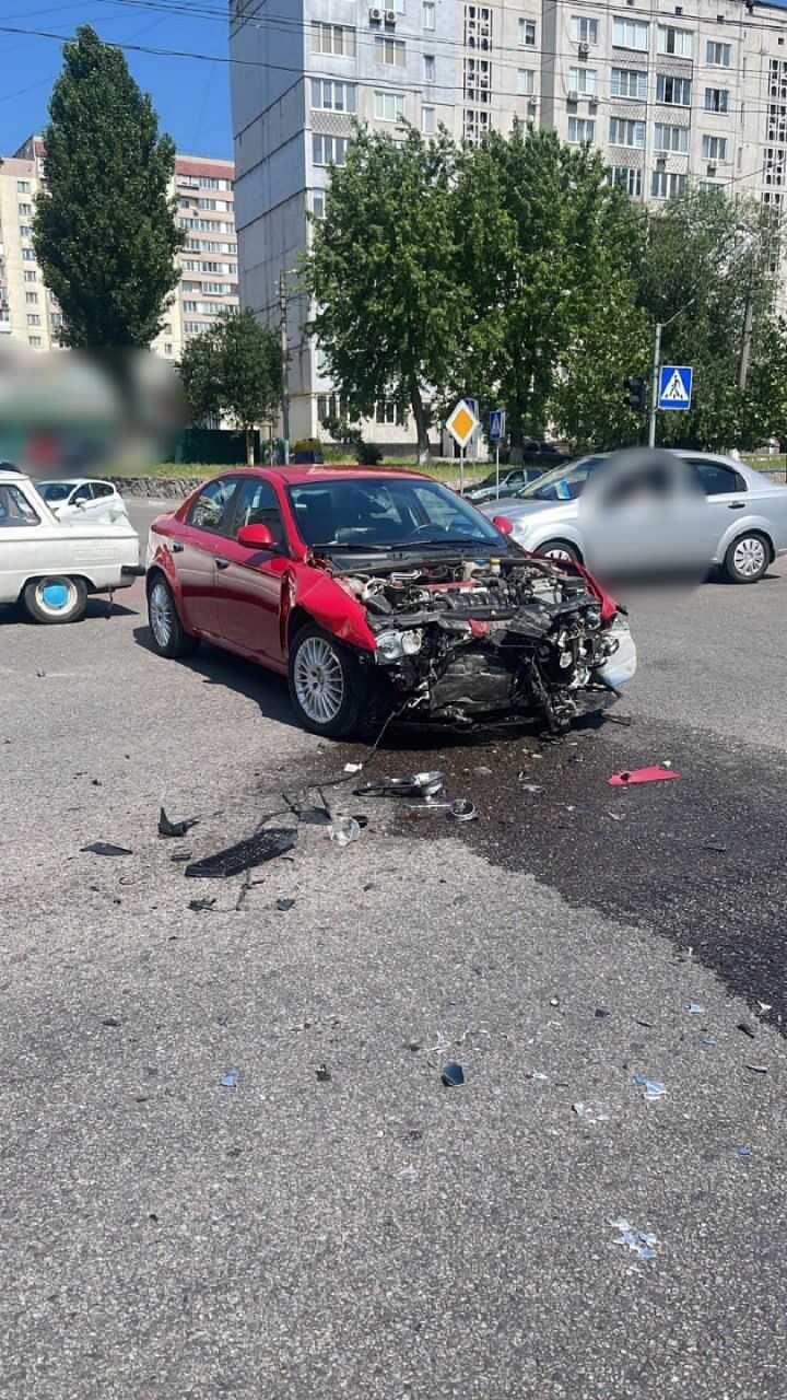 На Київщині п’яний мотоцикліст протаранив легковик та збив на смерть пішохода: суд виніс вирок. Фото