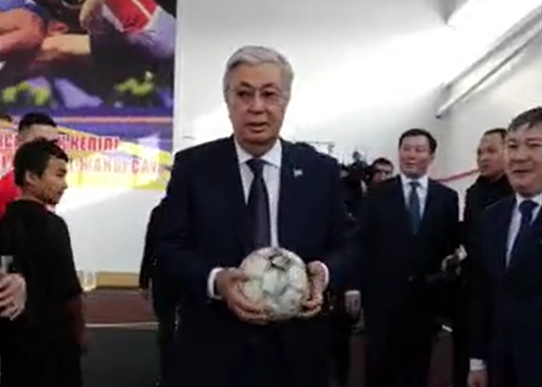 С Токаевым произошло "настоящее чудо" на футболе: в России высмеяли президента Казахстана. Видео