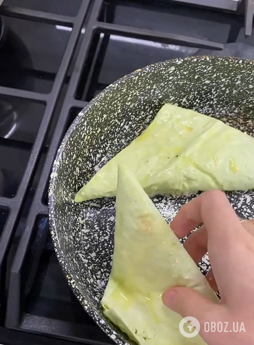 Ситні конвертики з лаваша за 15 хвилин: смажаться на сковорідці 