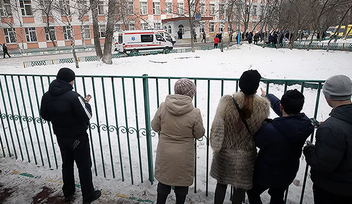 У Росії учениця влаштувала стрілянину в школі і наклала на себе руки: є жертви