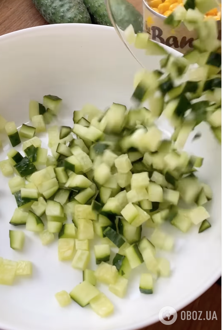 Свіжі огірки для салатів