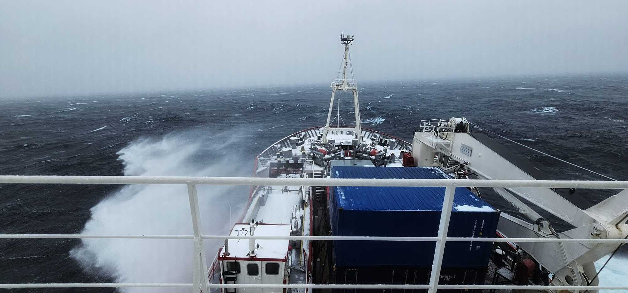 "Команду кое-что удивило": украинские полярники обнаружили вероятные обломки самого большого в мире айсберга. Фото
