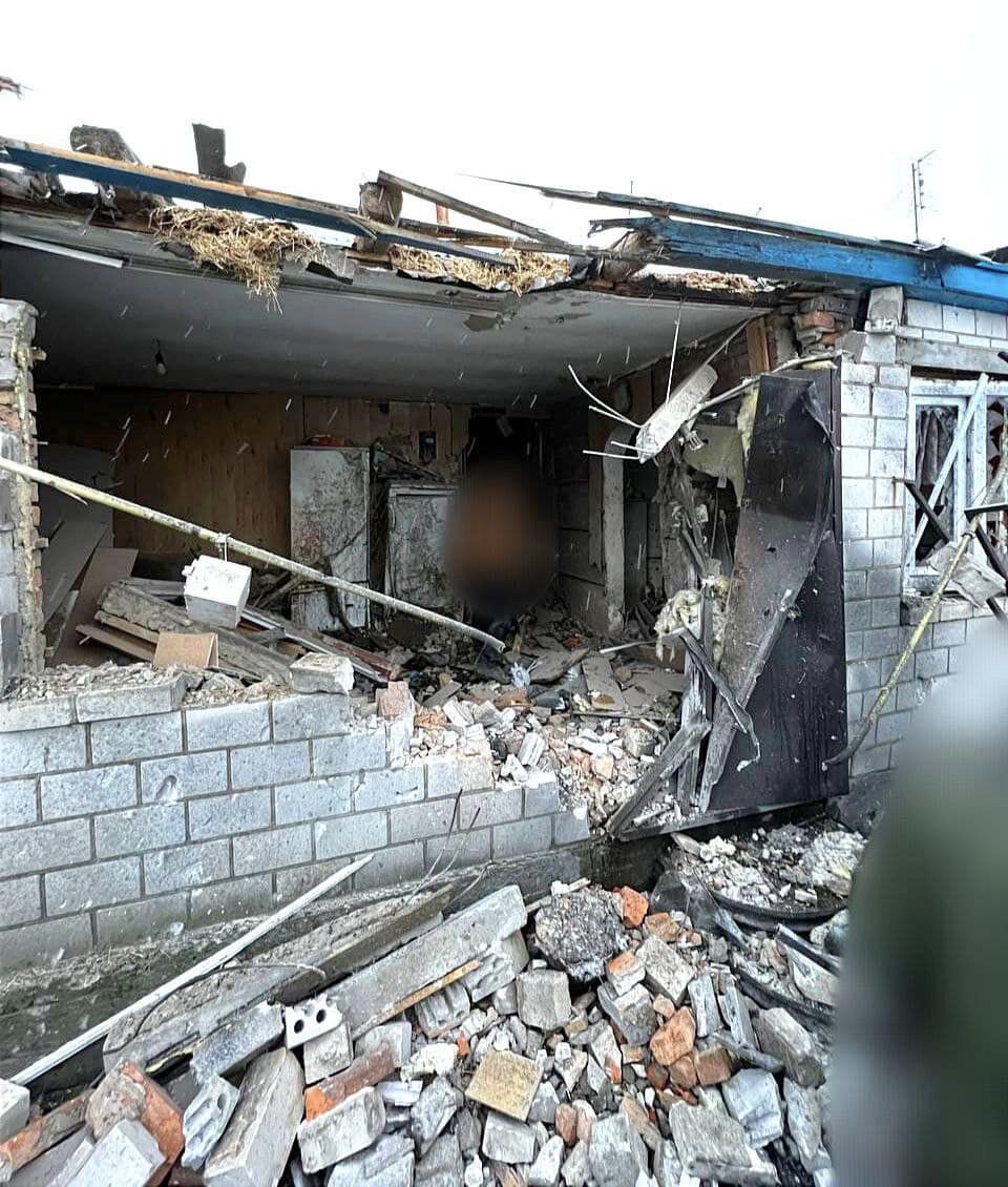 Пошкоджені будинки та газова труба: в МВС показали наслідки російської ракетної атаки на Київщину. Фото