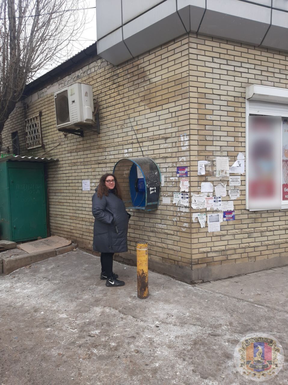 У Лисичанську, де немає мобільного зв'язку, окупанти вішають таксофони: фото