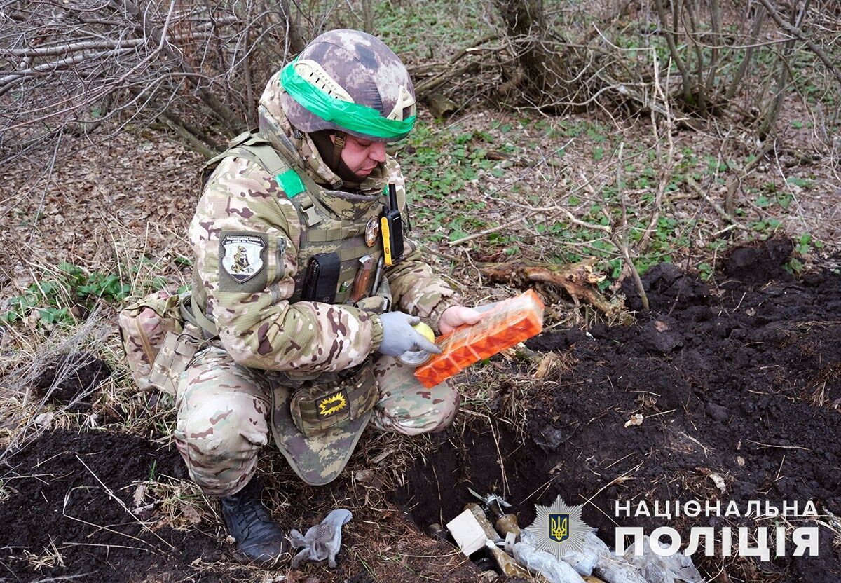 Украинские взрывотехники уничтожили на полигоне одновременно 200 ''Градов'', которыми Россия обстреливала Донбасс. Видео
