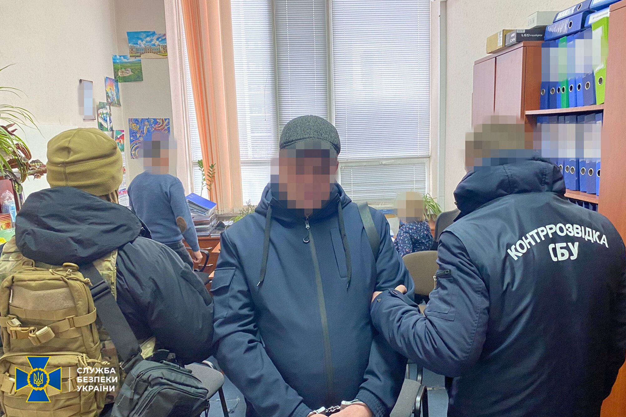 Задержали в рабочем кабинете: СБУ разоблачила российского агента в ''Укроборонпроме'', который корректировал обстрелы Киева. Фото и видео