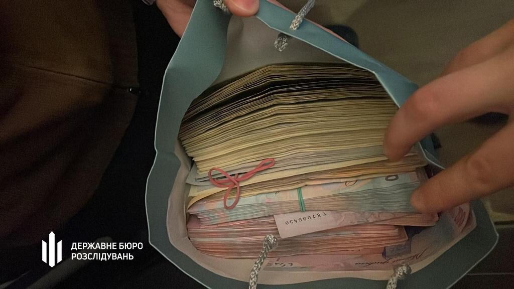 Мільйон доларів, соболина шуба і  годинник Breguet: мережу розбурхав список бажань, який знайшли  під час обшуку у посадовиці податкової Києва 
