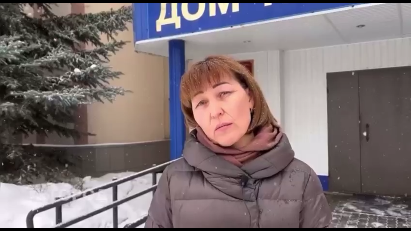 У Росії матір та вдова ліквідованого в Україні окупанта судяться за машину: "гробові"  вже розділили. Відео 