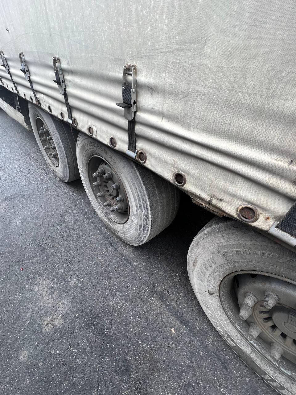 Вони наближають нашу перемогу: захисникам України потрібна допомога у ремонті вантажівок, які возять на фронт підмогу