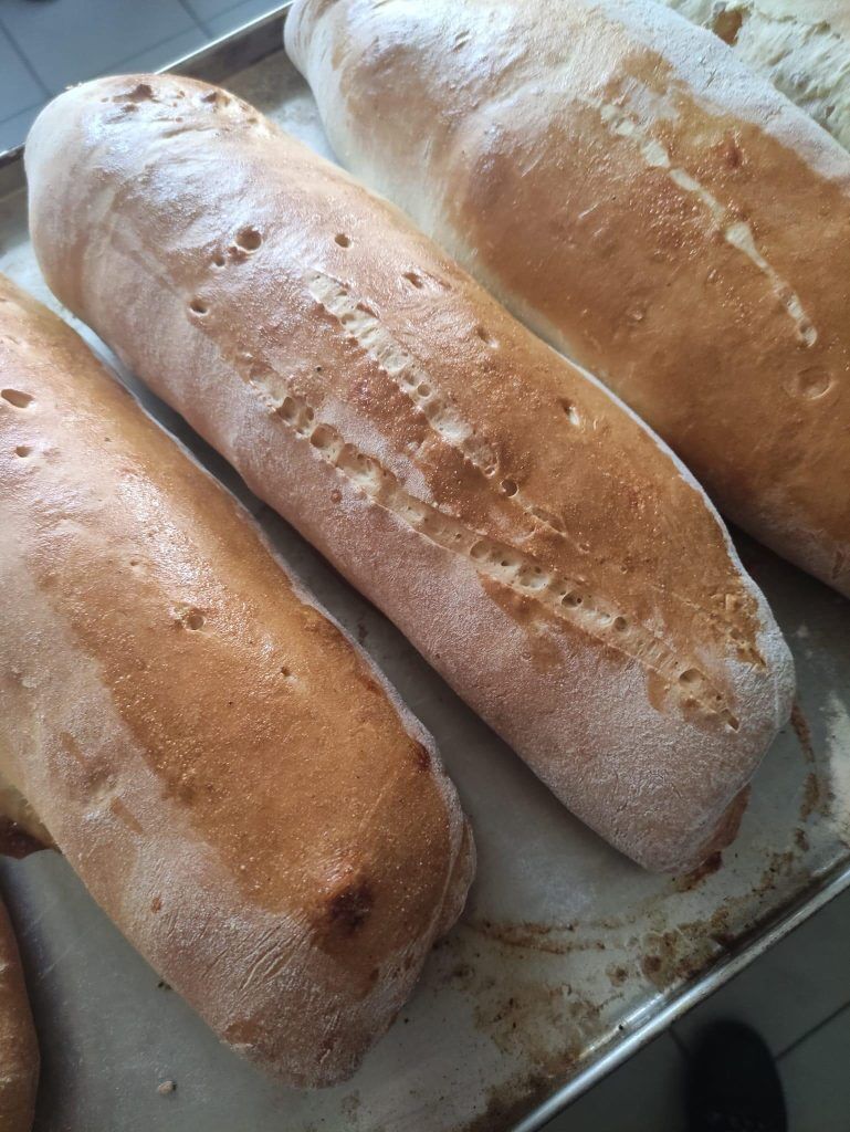Хлеб непокоренного города: Порошенко привез на блокпост в Херсоне волонтерский хлеб