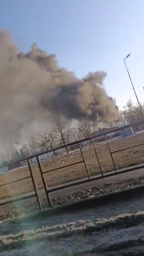 В окупованому Донецьку потужна ''бавовна'': чутно звуки детонації, валить чорний дим. Відео 
