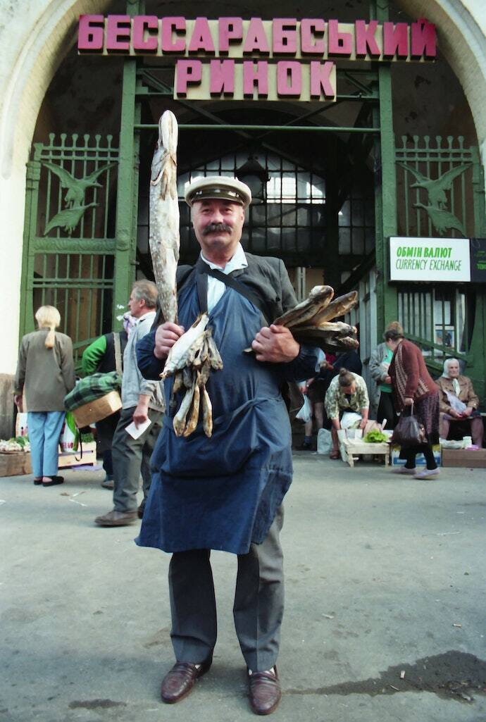 "Не хотілось вірити, що українцям будуть брехати": Київ у 1990-х очима британського дипломата. Фото