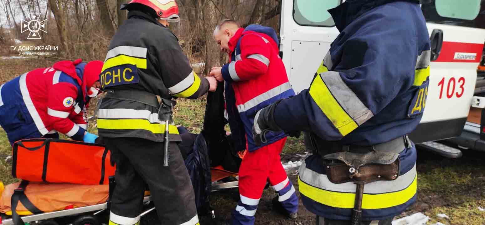 На Київщині чоловік, намагаючись врятувати дружину, потонув у присутності своїх дітей