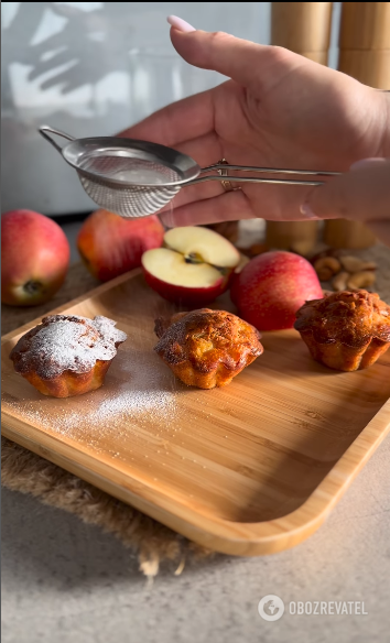 Мини-шарлотка с яблоками: очень удобно брать на перекус