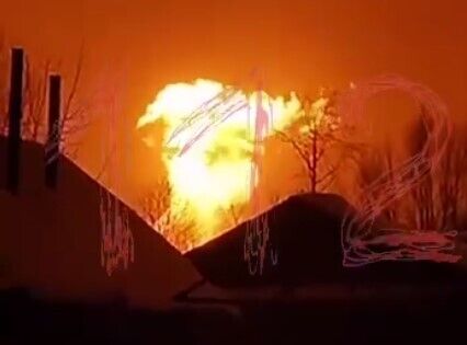 В России очередной "хлопок": после взрыва загорелся газопровод, огонь пылает вблизи села. Видео