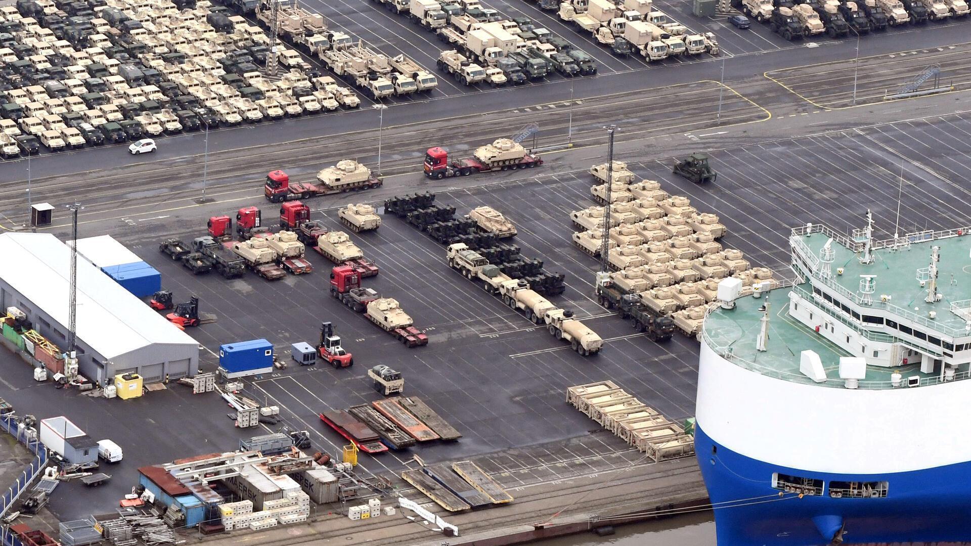 Американские БМП М2 Bradley уже в немецком порту Бременхафен: появились красноречивые фото