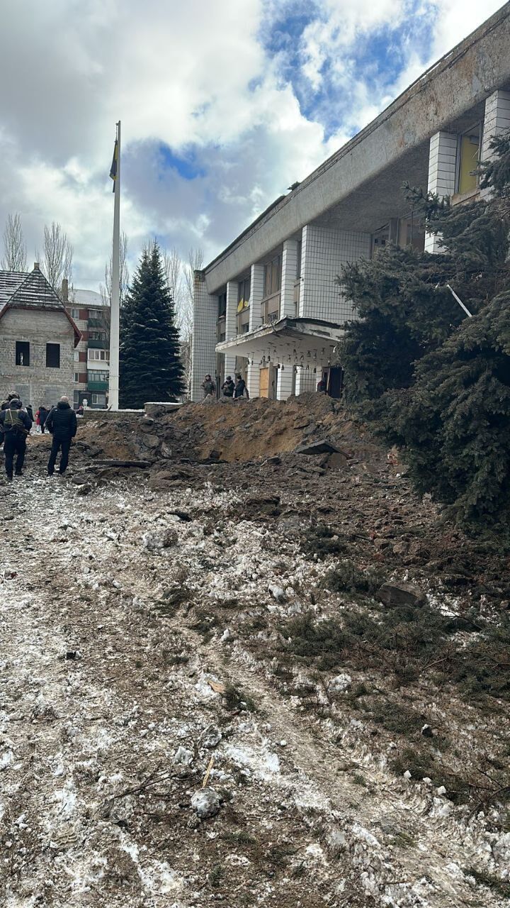 Зруйнований Палац культури у Костянтинівці