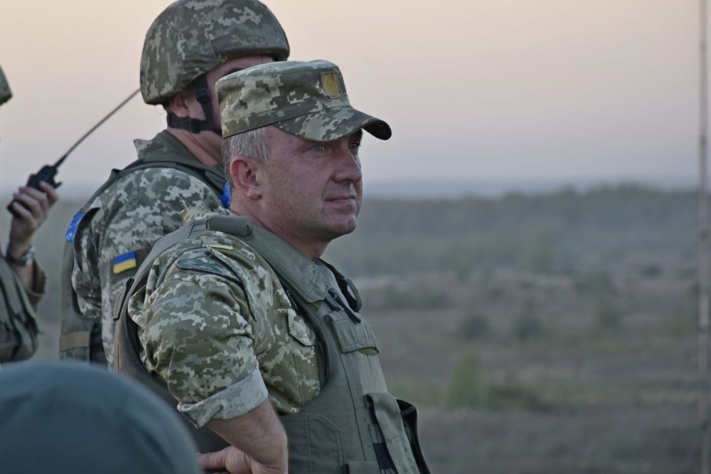 Первым заместителем министра обороны стал Герой Украины генерал Павлюк, командовавший обороной Киева. Фото