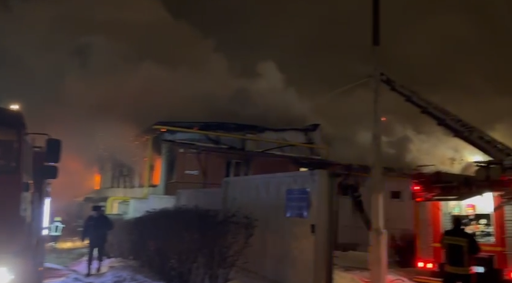 Під Москвою спалахнув завод з ремонту поїздів. Відео