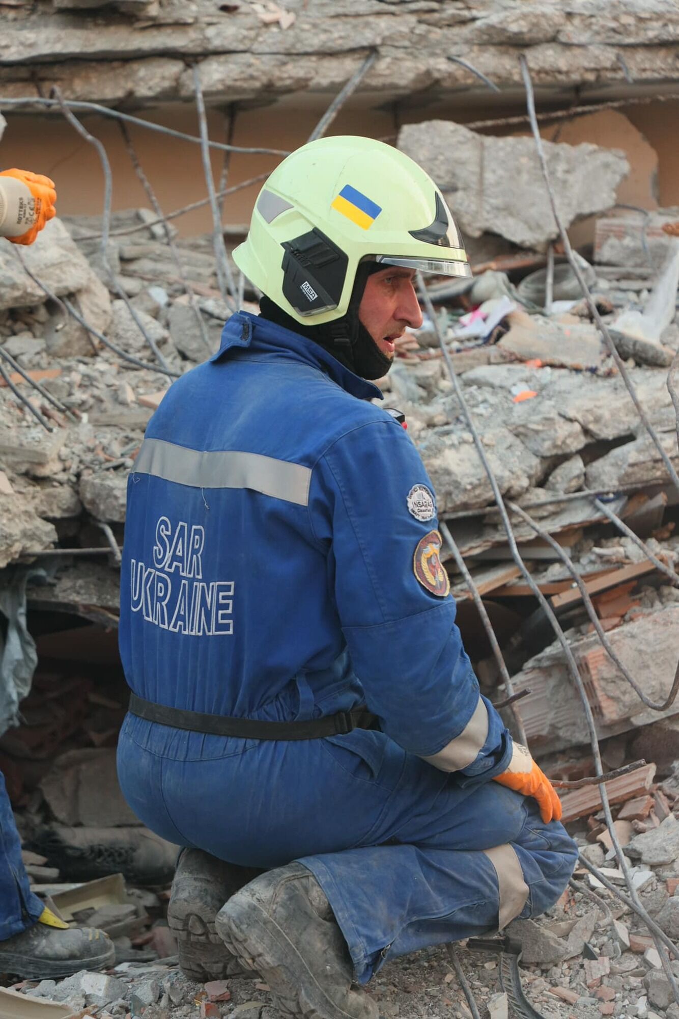Украинские спасатели в Турции освободили из-под завалов женщину, ожидавшую помощи 9 дней после землетрясения. Фото и видео