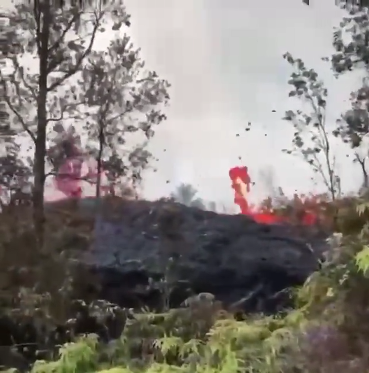 На Гавайях произошло землетрясение, спровоцировавшее новые выбросы вулкана Килауэа. Видео